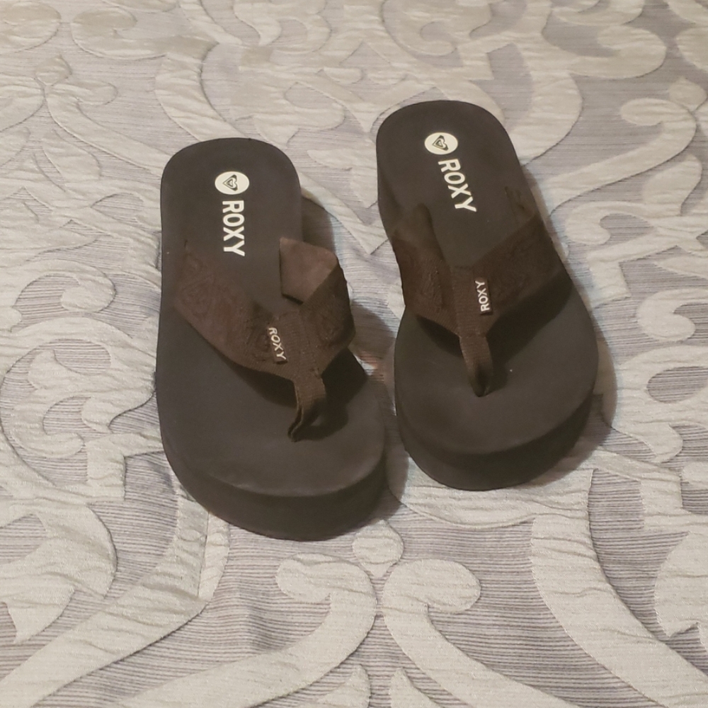Roxy platform flip flops